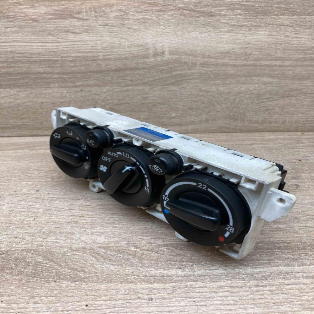 55900 05090 MB146430 8380  Climate control unit Toyota Avensis T220