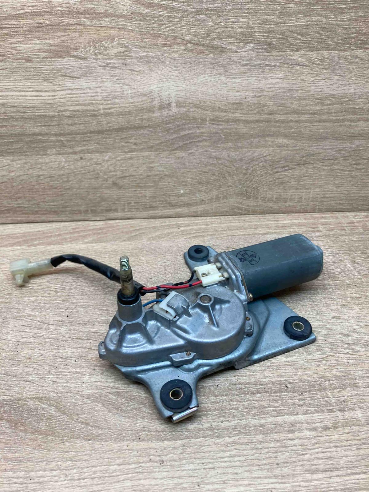 WM 4204 1S   Rear window wiper motor Mazda 626