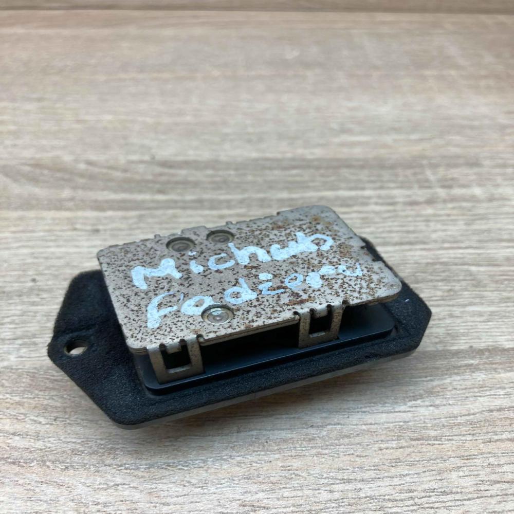 Mitsubishi Pajero Heater resistor   Heater blower motor/fan resistor Mitsubishi