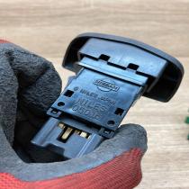 06016   Hazard light switch Nissan Almera N16