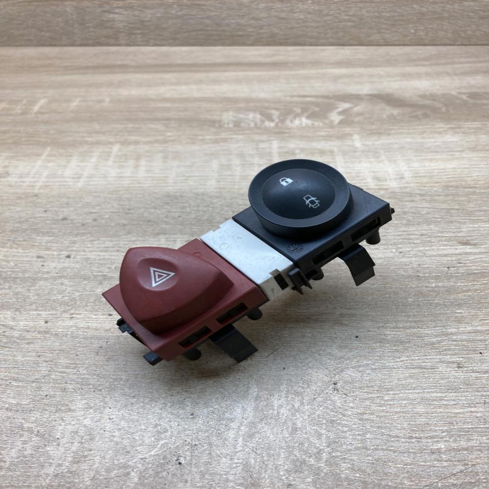 8200095493 88040001  Hazard light switch Renault Megane II