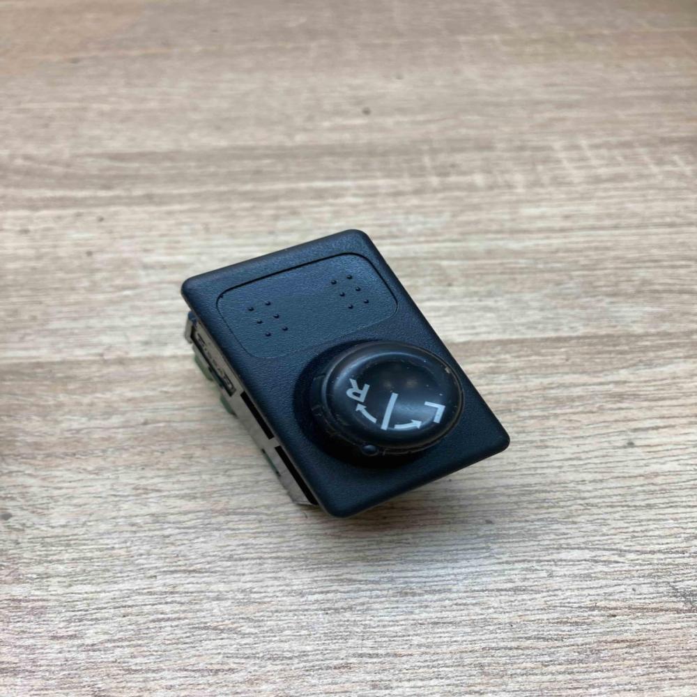 Nissan Mirror Switch   Wing mirror switch Nissan Almera N16