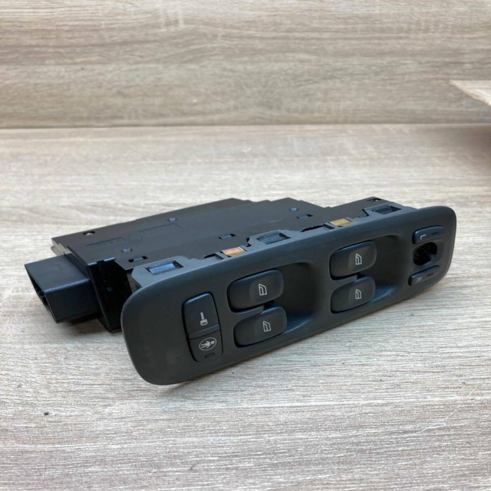 8682836 MD42AE0 0068  Wiper control stalk Volvo S60