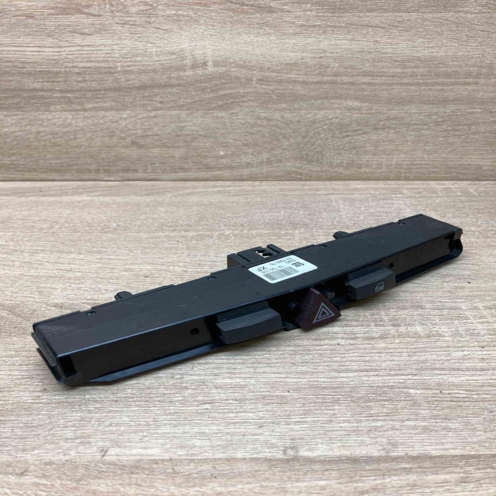 13100105 03758070 XF Hazard light switch Opel Astra H