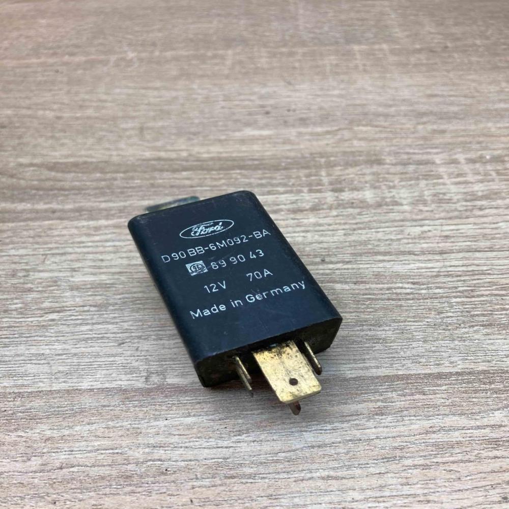 D90BB 6M092 BA 899043  Other relay Ford Scorpio
