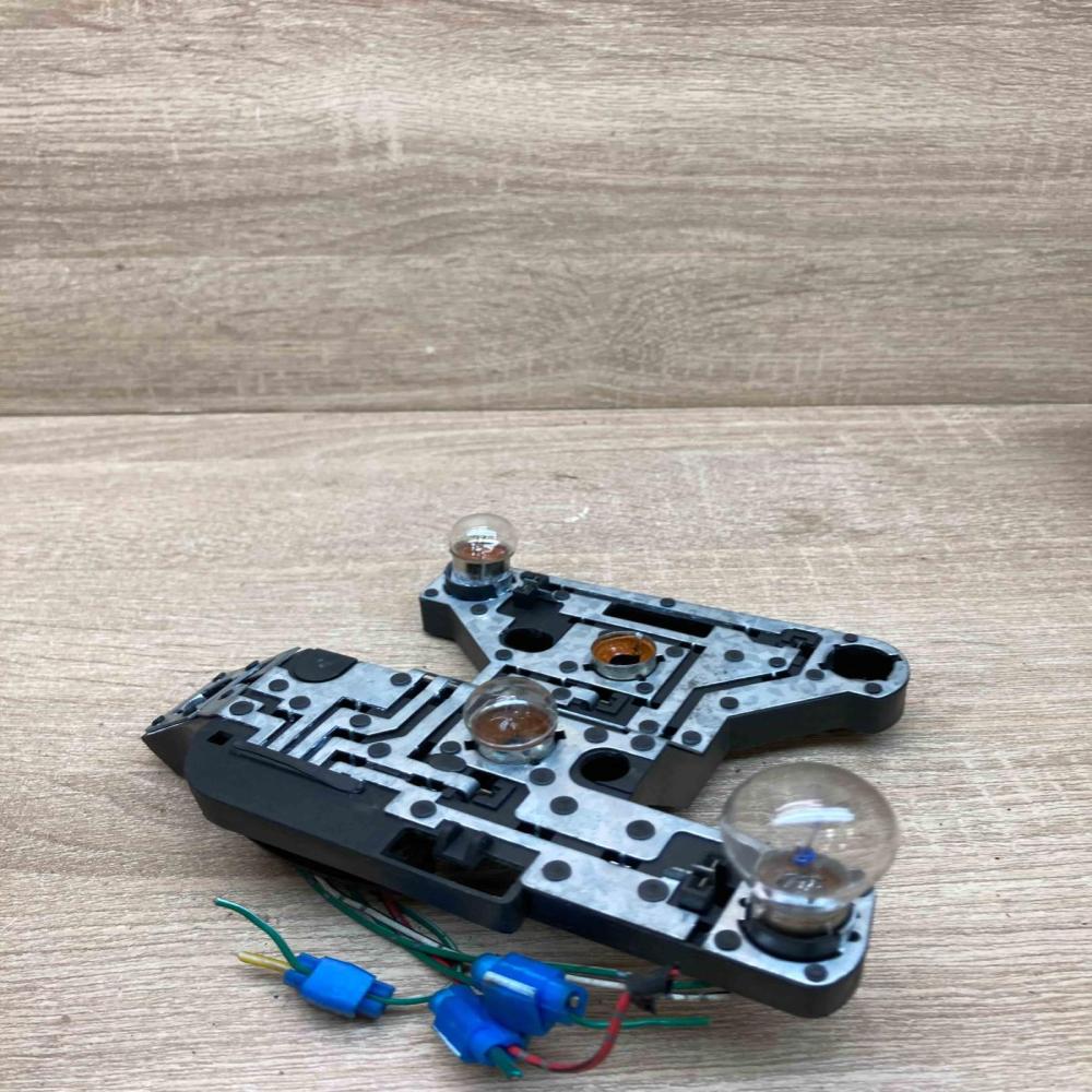 89028759   Tail light bulb cover holder Toyota Avensis T250