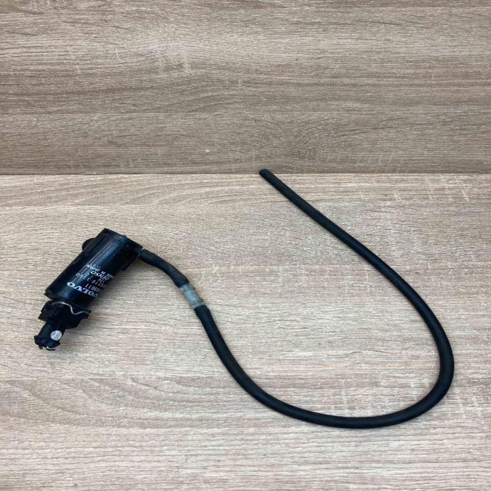 9169611 060210 3950 With Plug Windscreen/windshield washer pump Volvo S60