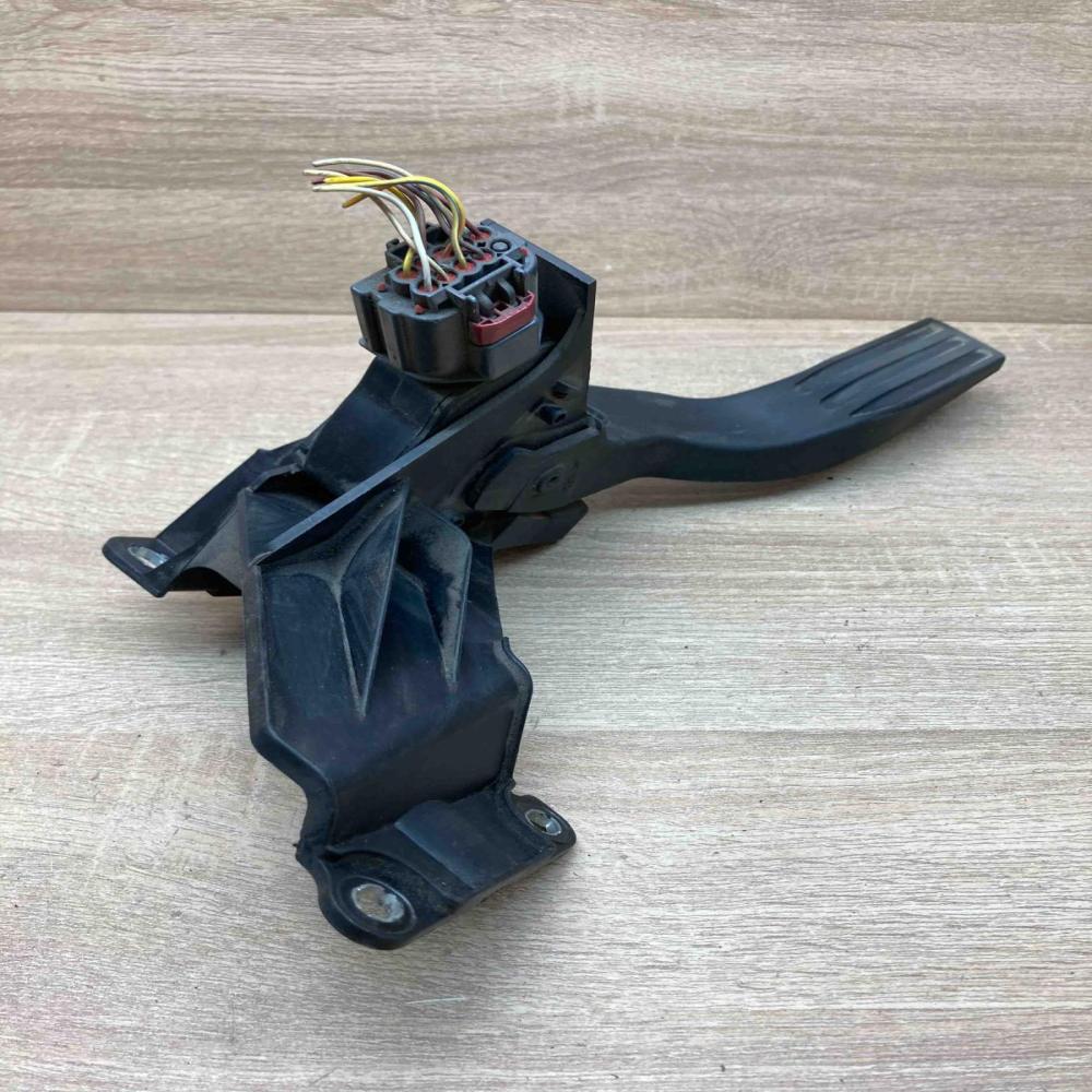 1S719F836BB  With Plug Accelerator throttle pedal Ford Mondeo Mk III