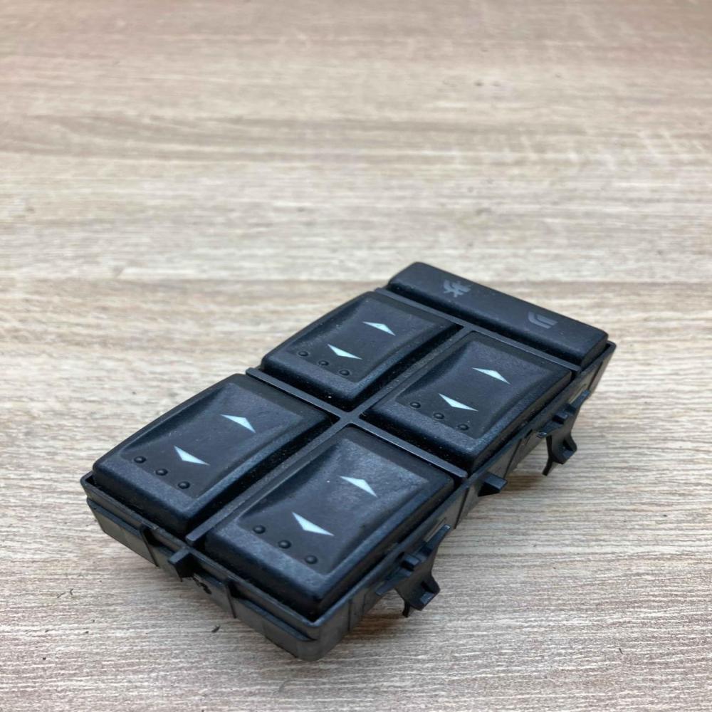 1S7T 14A132 BD 03163451  Electric window control switch Ford Mondeo Mk III