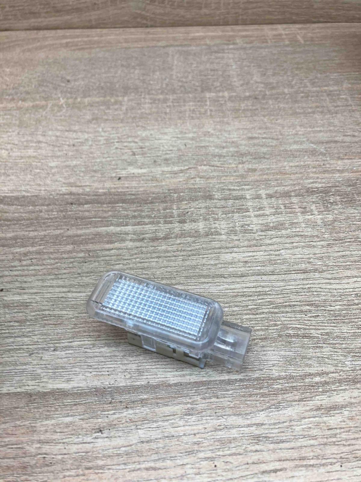 8D094741   Other interior light Audi A3 S3 8L
