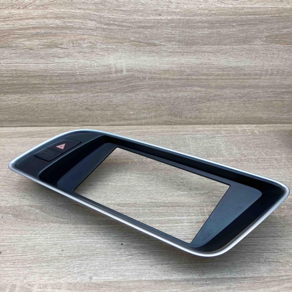 8R2857186H   Radio/GPS head unit trim Audi Q5 SQ5