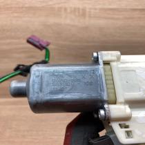 A2048200542 0130822505 With Plug Rear door window regulator motor Mercedes-Benz
