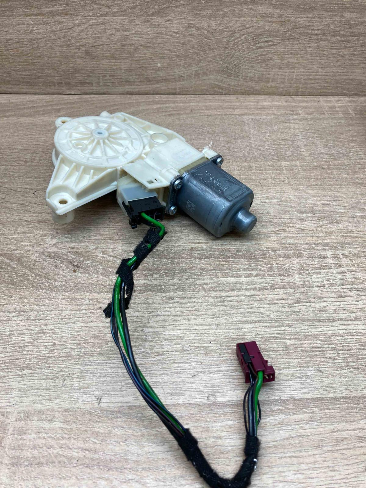 A2048200642 0130822504 With Plug Rear door window regulator motor Mercedes-Benz