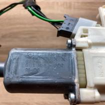 A2048200642 0130822504 With Plug Rear door window regulator motor Mercedes-Benz