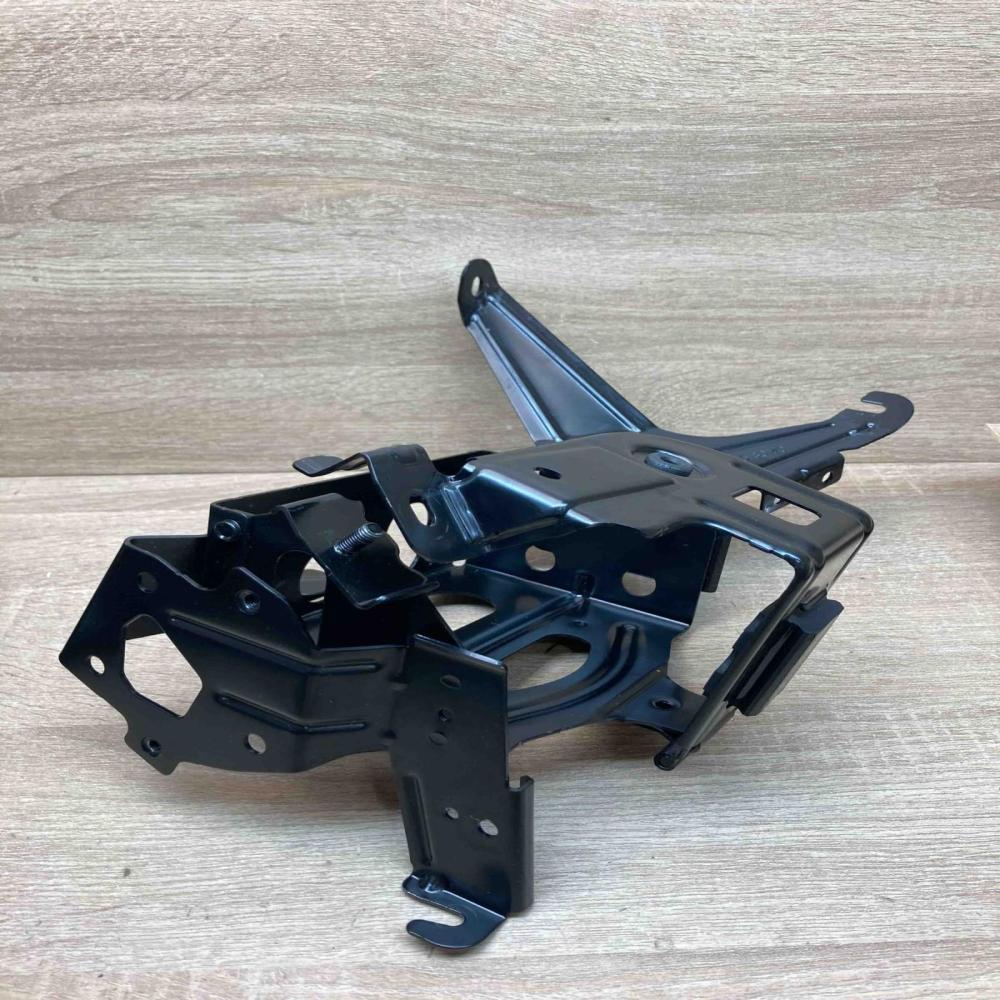 A2125458040   Battery tray Mercedes-Benz E W212