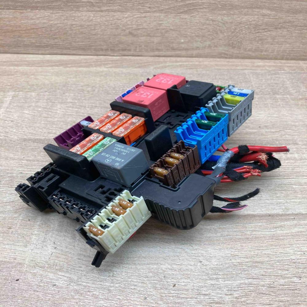 A2059068501   Fuse module Mercedes-Benz C W205