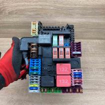A2059068501   Fuse module Mercedes-Benz C W205
