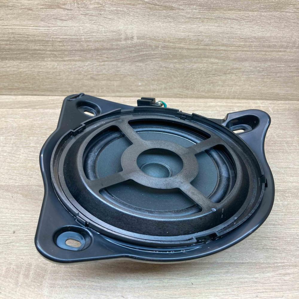 A2058201800   Front door speaker Mercedes-Benz E W213