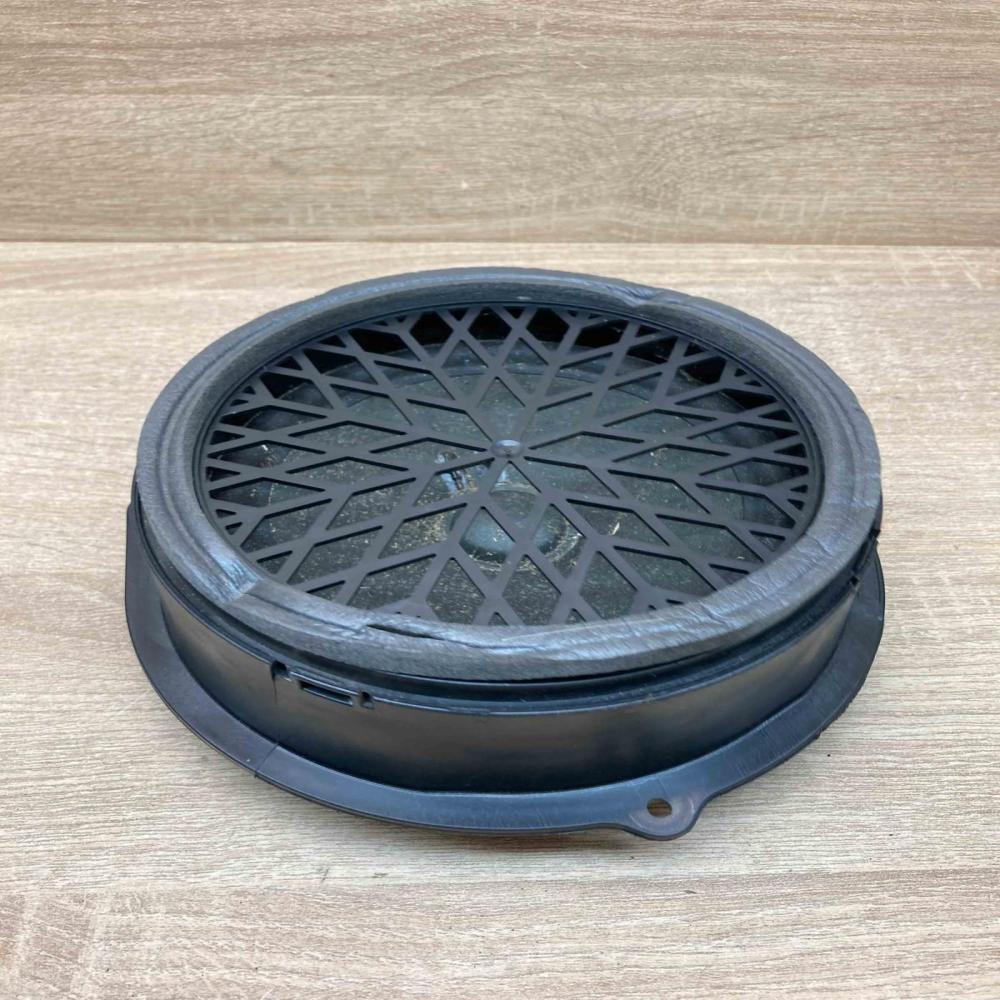 8R0035411   Front door speaker Audi Q5 SQ5
