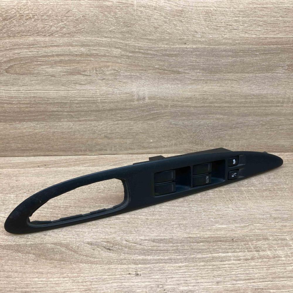 25401 AV660   Electric window control switch Nissan Primera