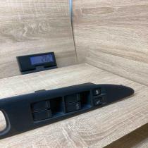 25401 AV660   Electric window control switch Nissan Primera