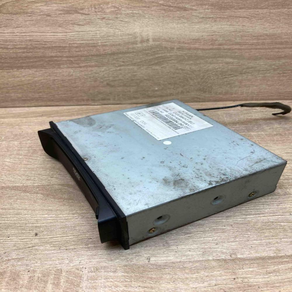 28330 AV604   Navigation unit CD/DVD player Nissan Primera