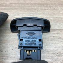 06016 Used  Hazard light switch Nissan Primera