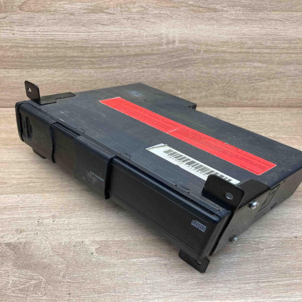 6913388 8364931 With Magazine CD/DVD changer BMW X5 E53