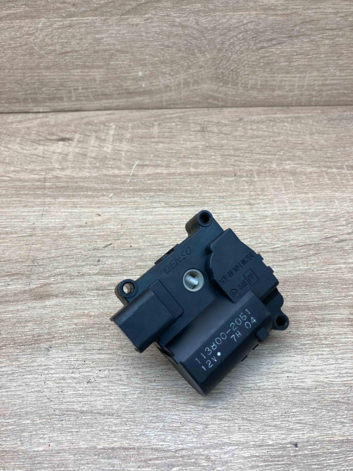 113800 2051   Air flap motor/actuator Toyota Avensis Verso