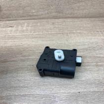 113800 2051   Air flap motor/actuator Toyota Avensis Verso