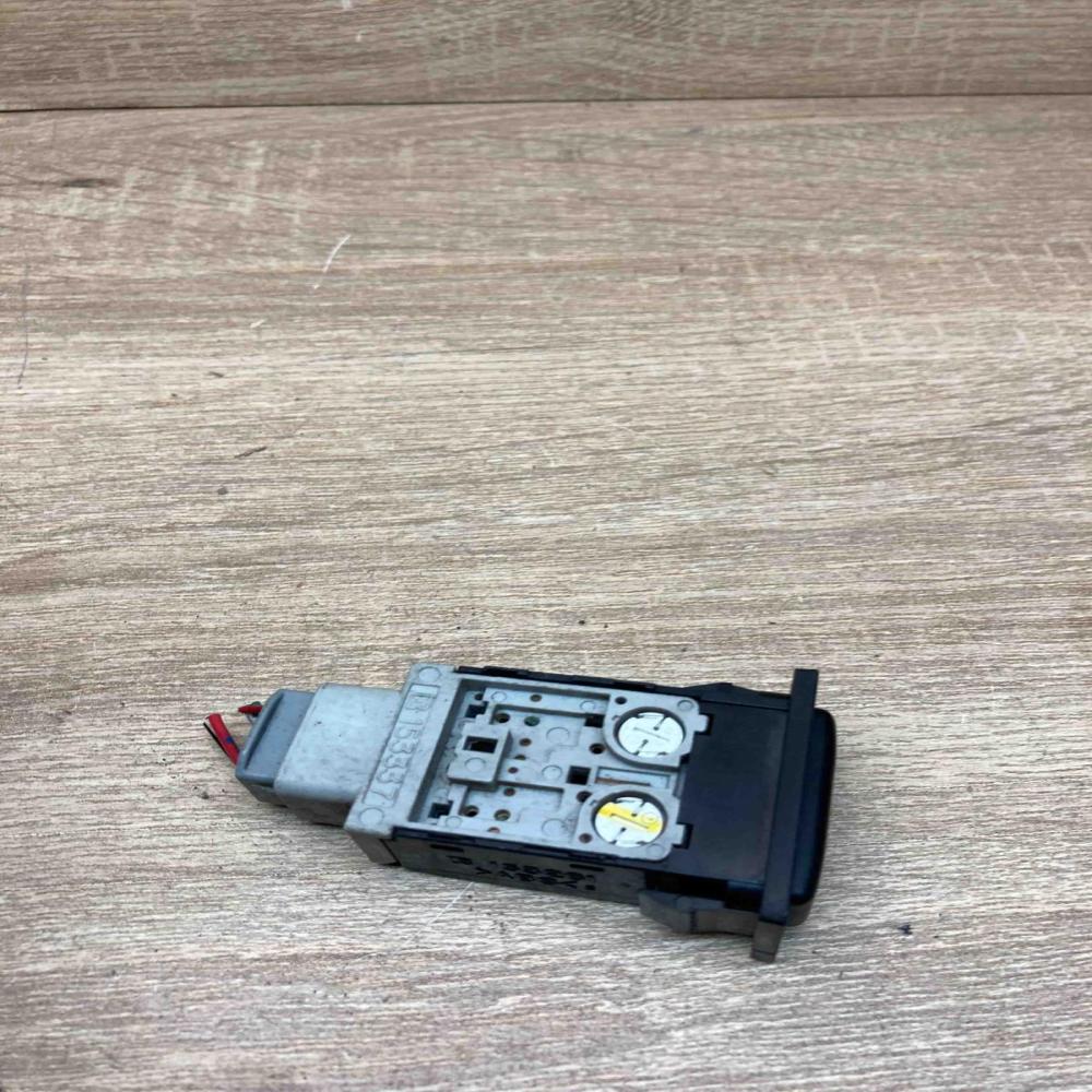 153261 153337 With Plug Windscreen/window heater switch Toyota Avensis T250