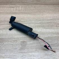 06038  With Plug Headlight washer pump Toyota Corolla E120 E130