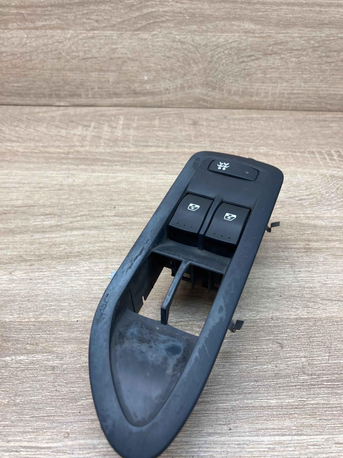 26515   Electric window control switch Renault Laguna II