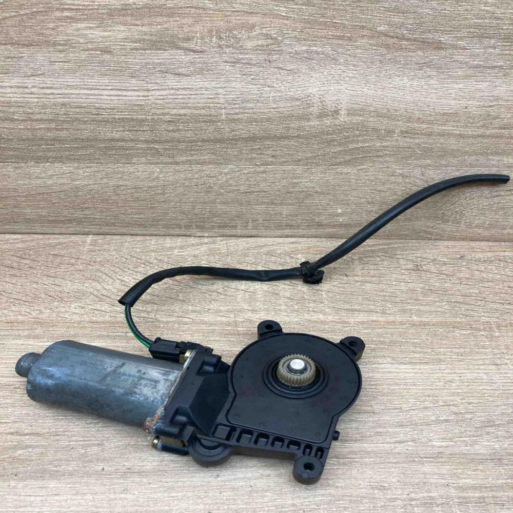 0130821673  With Plug Rear door window regulator motor Mercedes-Benz A W168