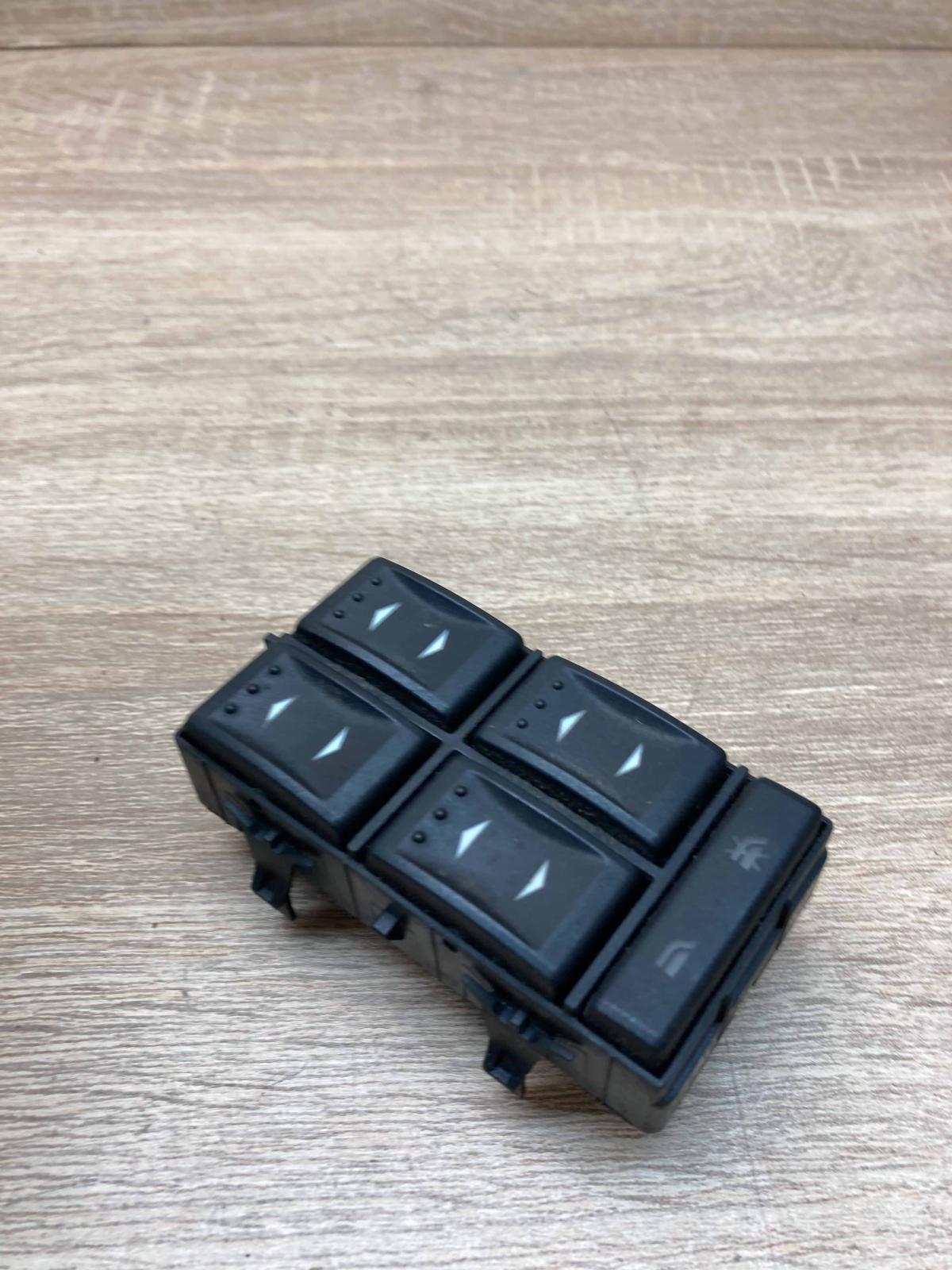 1S7T 14A132 BE   Electric window control switch Ford Mondeo Mk III