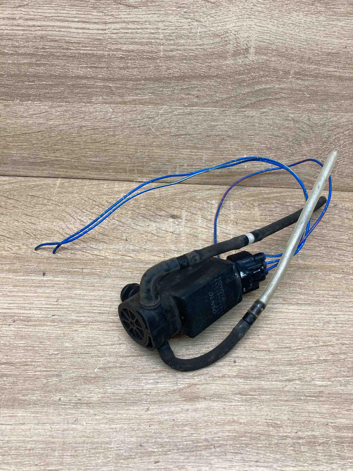Toyota Washer Pump  With Plug Windscreen/windshield washer pump Toyota Corolla E