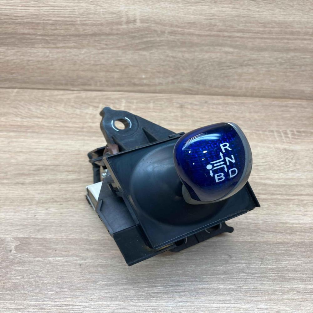 75C582 RHD  With Plug Gear shifter/selector Toyota Auris E180