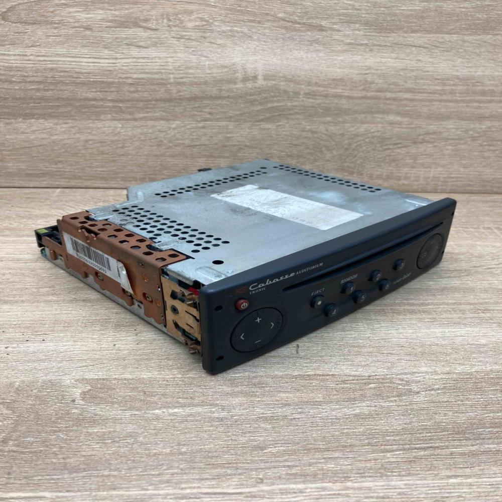 8200063200 A   Radio/CD/DVD/GPS head unit Renault Laguna II