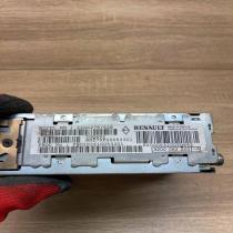 8200063200 A   Radio/CD/DVD/GPS head unit Renault Laguna II
