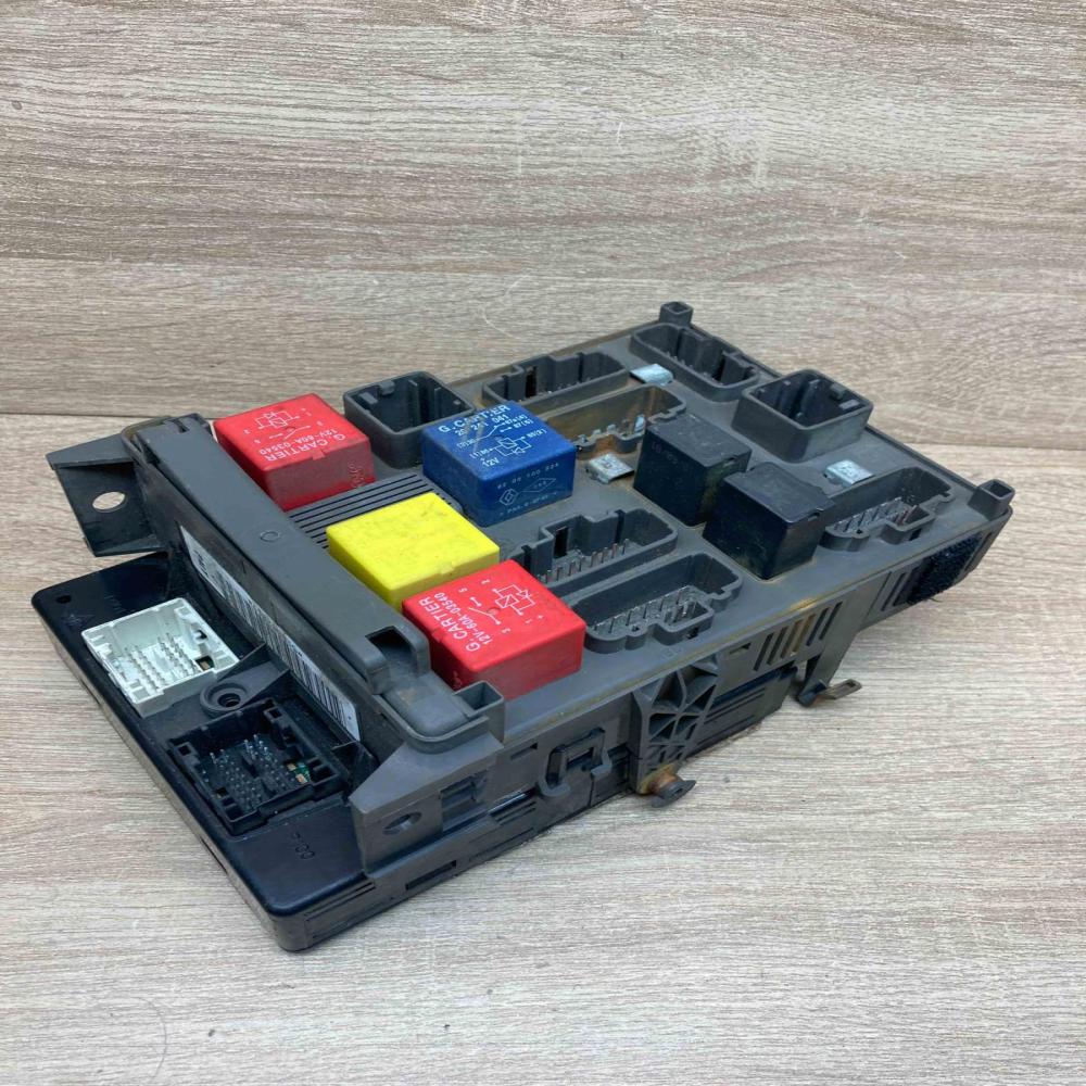 8200148810 A 8200004201  Fuse module Renault Laguna II