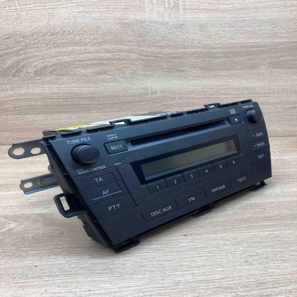 86120 47300   Radio/CD/DVD/GPS head unit Toyota Prius (XW20)