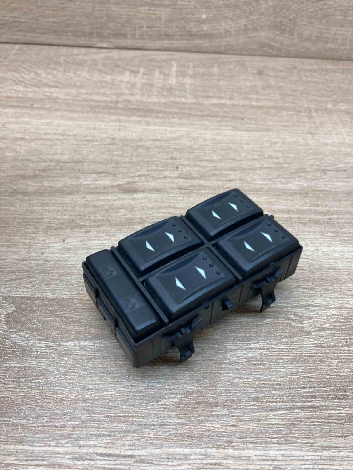 3S7T 14A132 BA 03163453  Electric window control switch Ford Mondeo Mk III