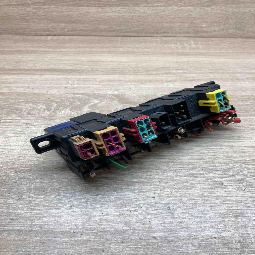 4A0941822 896046  Fuse module Audi A4 S4 B5 8D