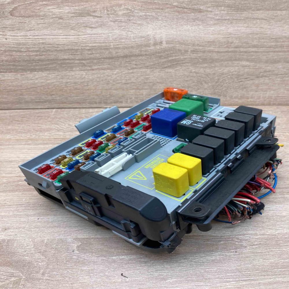 24412497 24431677  Fuse module Opel Zafira A