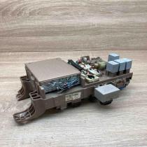 82641 02040 81980 05040  Fuse module Toyota Corolla E120 E130