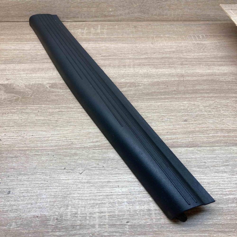 A2116801735   Front sill trim cover Mercedes-Benz E W211