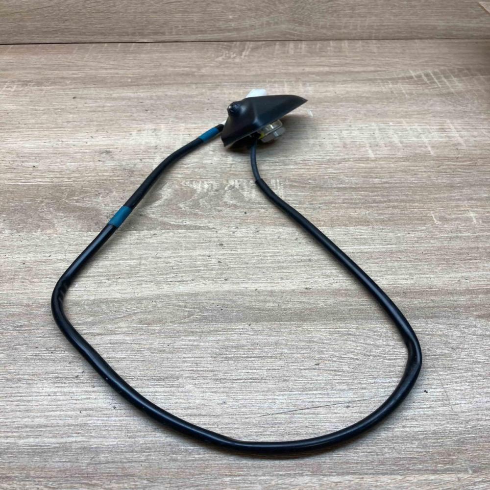 V3 07517C   Radio antenna Toyota Yaris