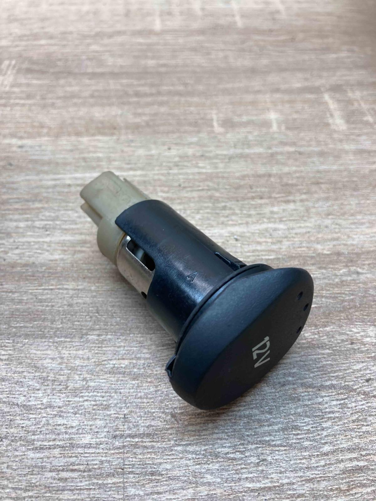 12V Renault Socket 120W   12 V Socket (front) Renault Scenic RX