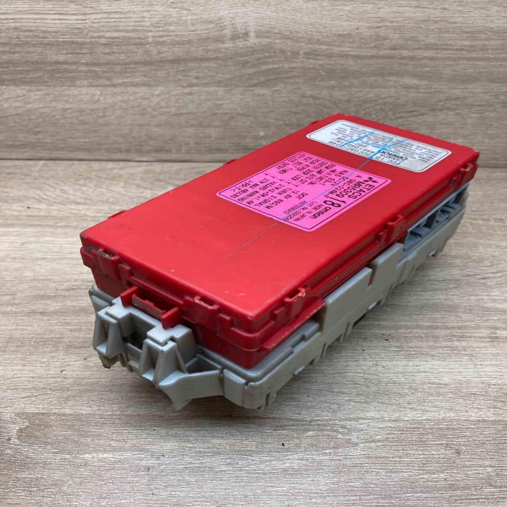 MR530918 20804 1402  Fuse module Mitsubishi Outlander