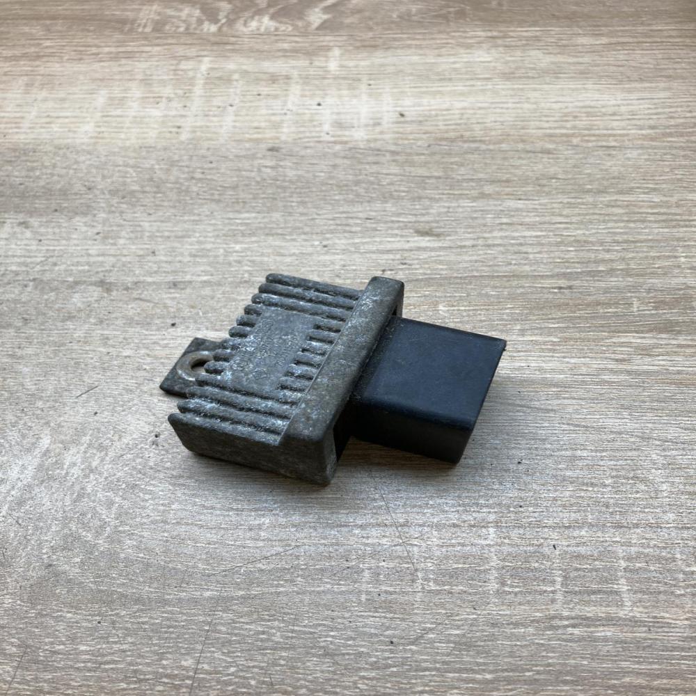 7700115073   Glow plug pre-heat relay Renault Laguna II